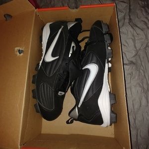 8.5 mens/boys cleats